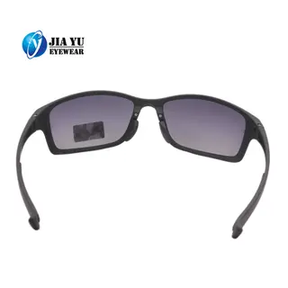 Xiamen Factory Stylish UV 400 Polarized Plastic Outdoor Black Sunglasses